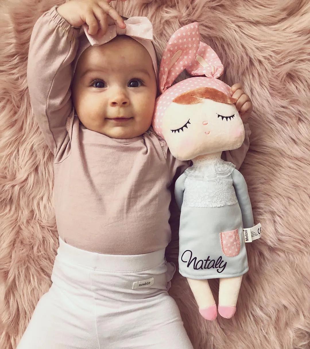 Spící panenka Angela šedá se jménem Veronika 42 cm