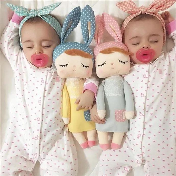 Usínáček - Spící panenka Angela žlutá 42 cm