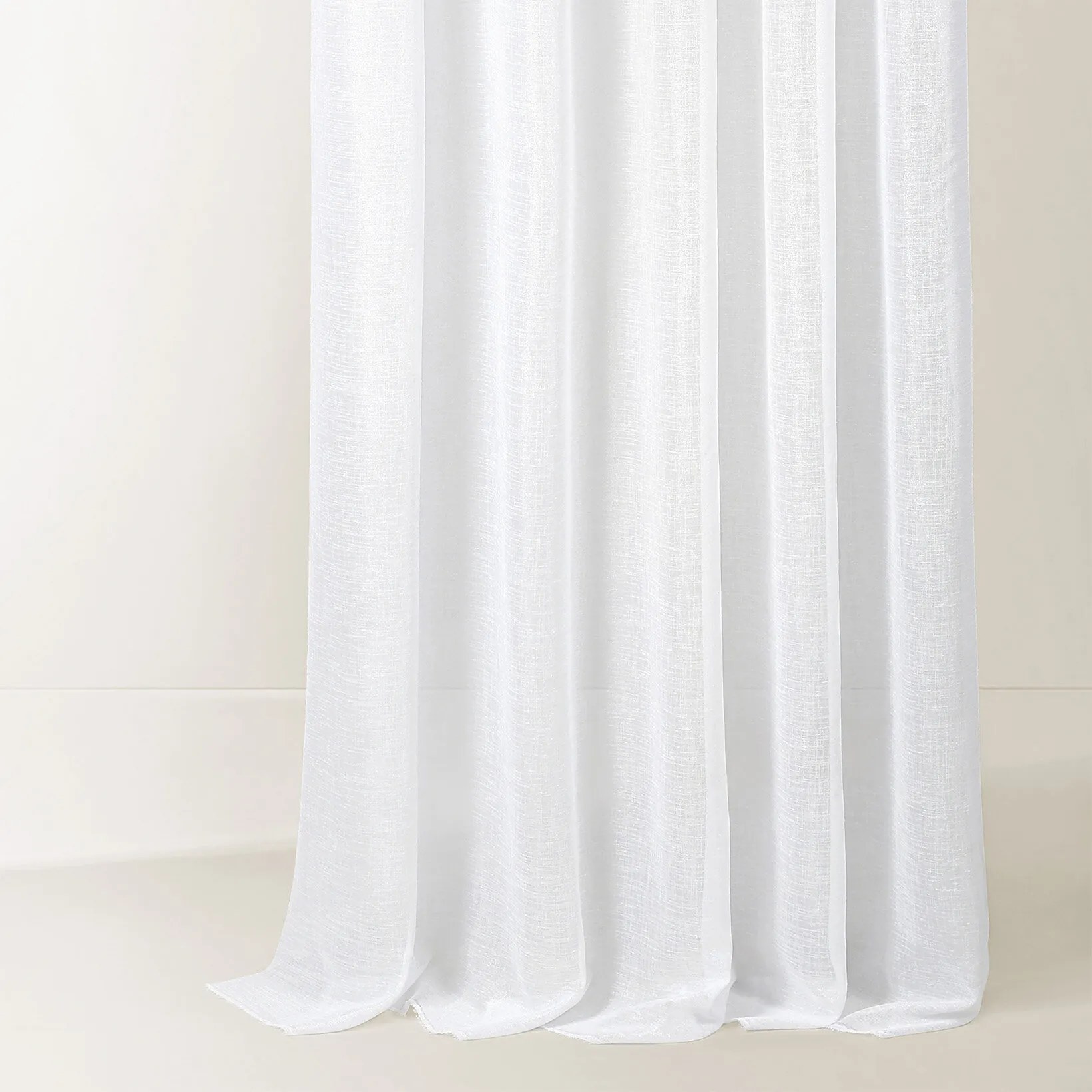 Goldea luxusná lesklá záclona - biela 300 cm Goldea luxusná lesklá záclona - biela 300 cm