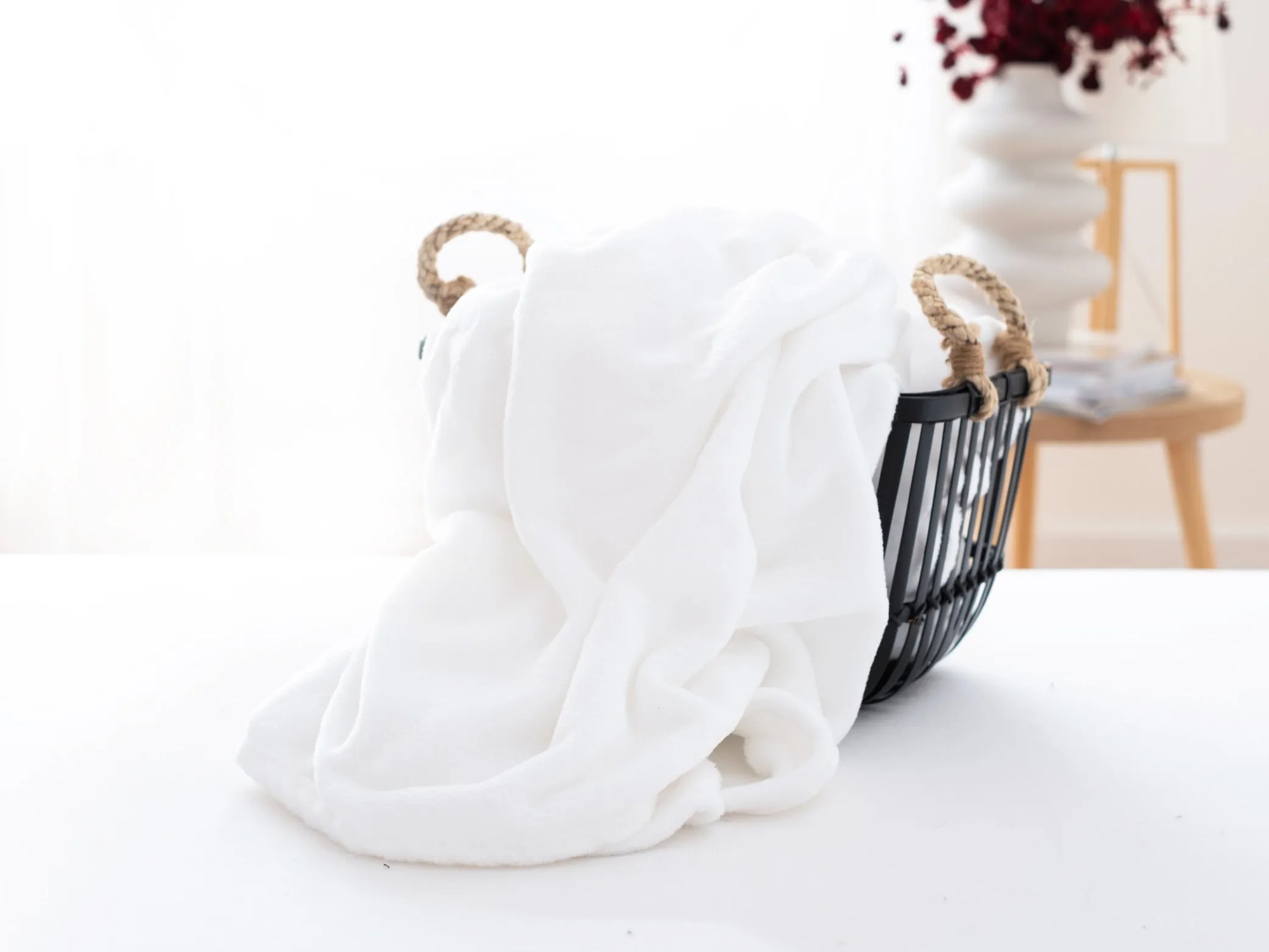 Deka mikroplyš 150 × 200 cm – Laura biela