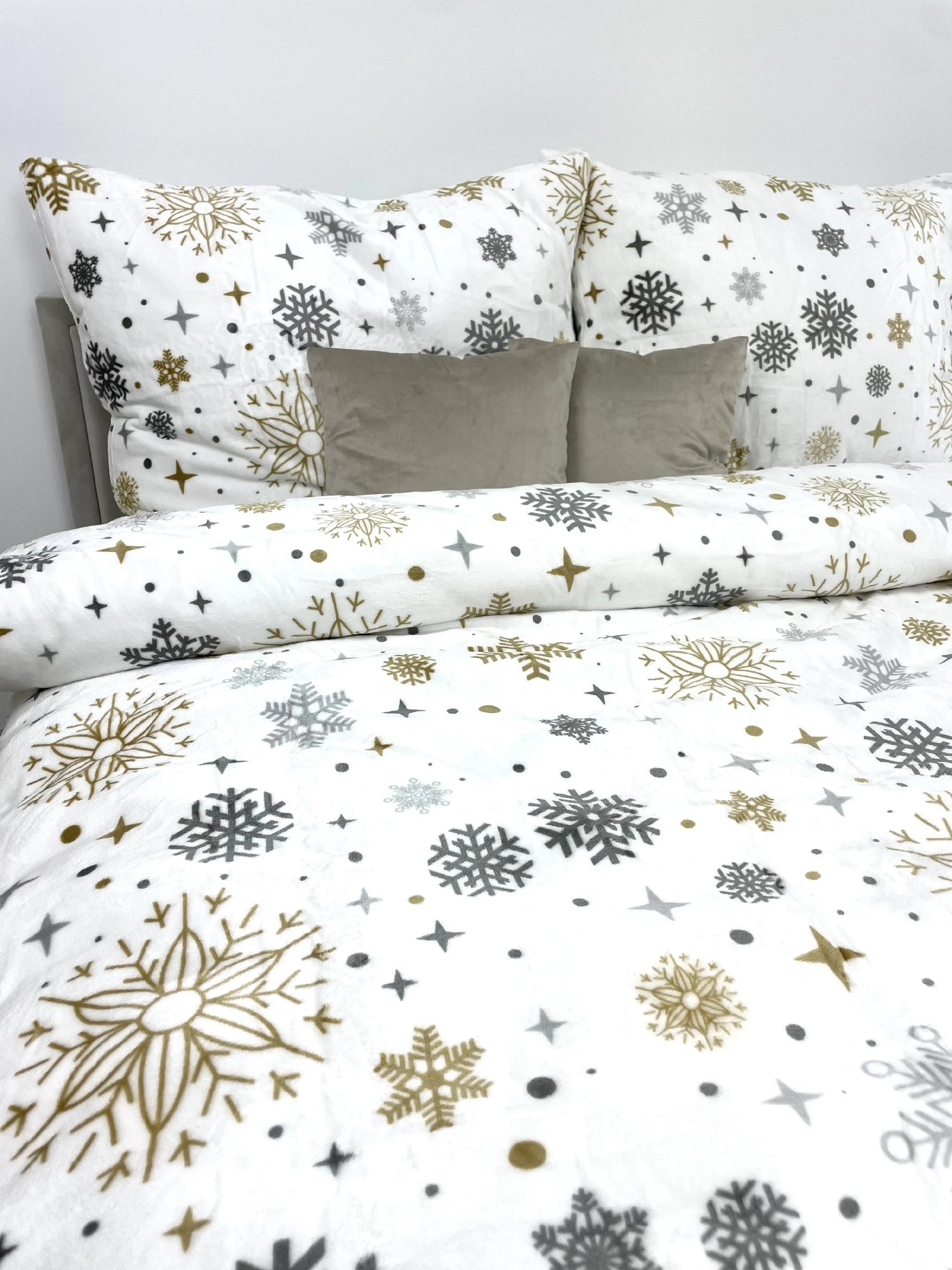 INTERMEDIC SK Posteľná obliečka Mikroplyš Biela Vločka 140x200 + 70x90 cm