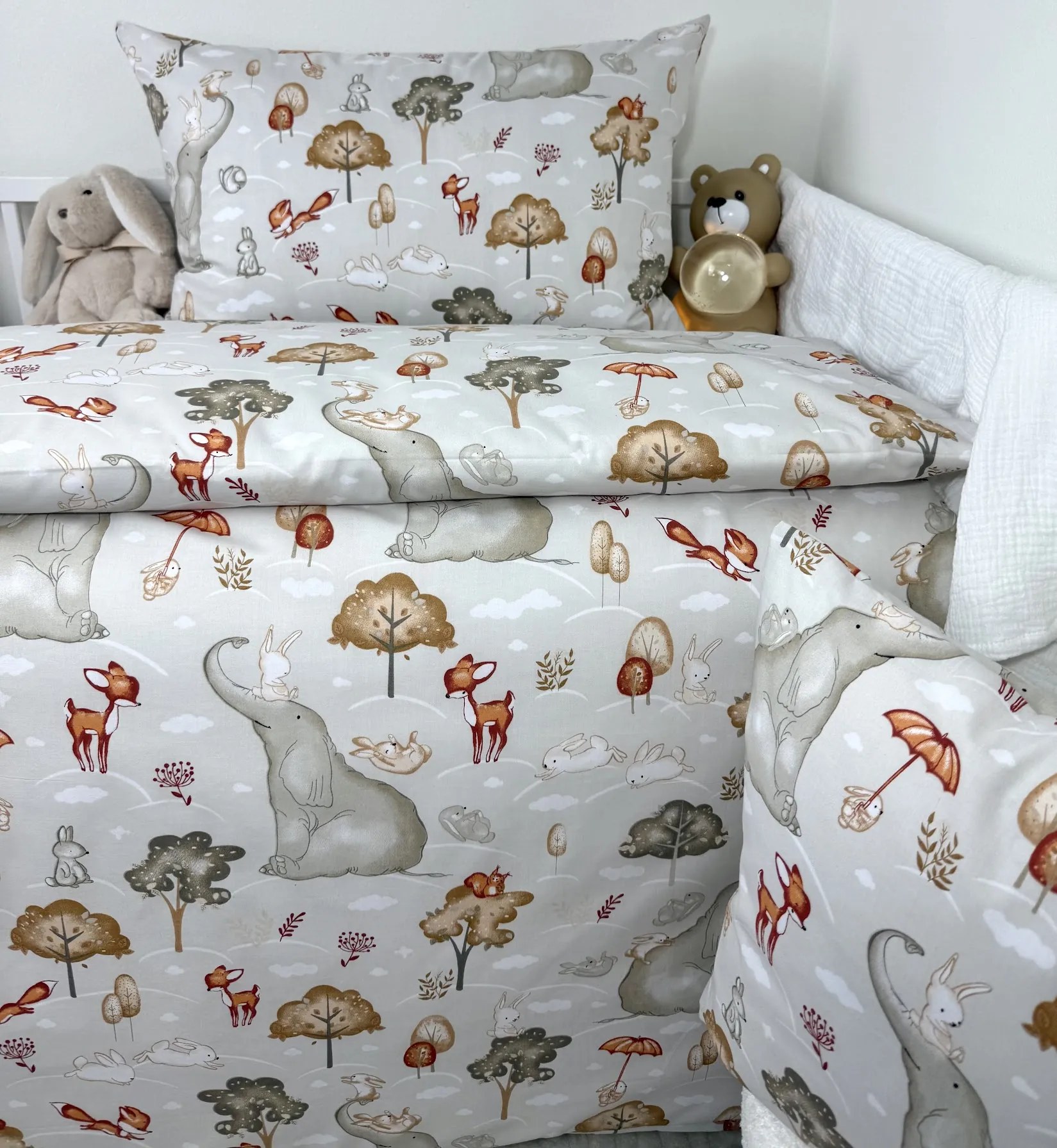 INTERMEDIC SK Obliečka do postieľky 90×130 / 45×65 – Zvieratkový svet sivá, 100 % bavlna