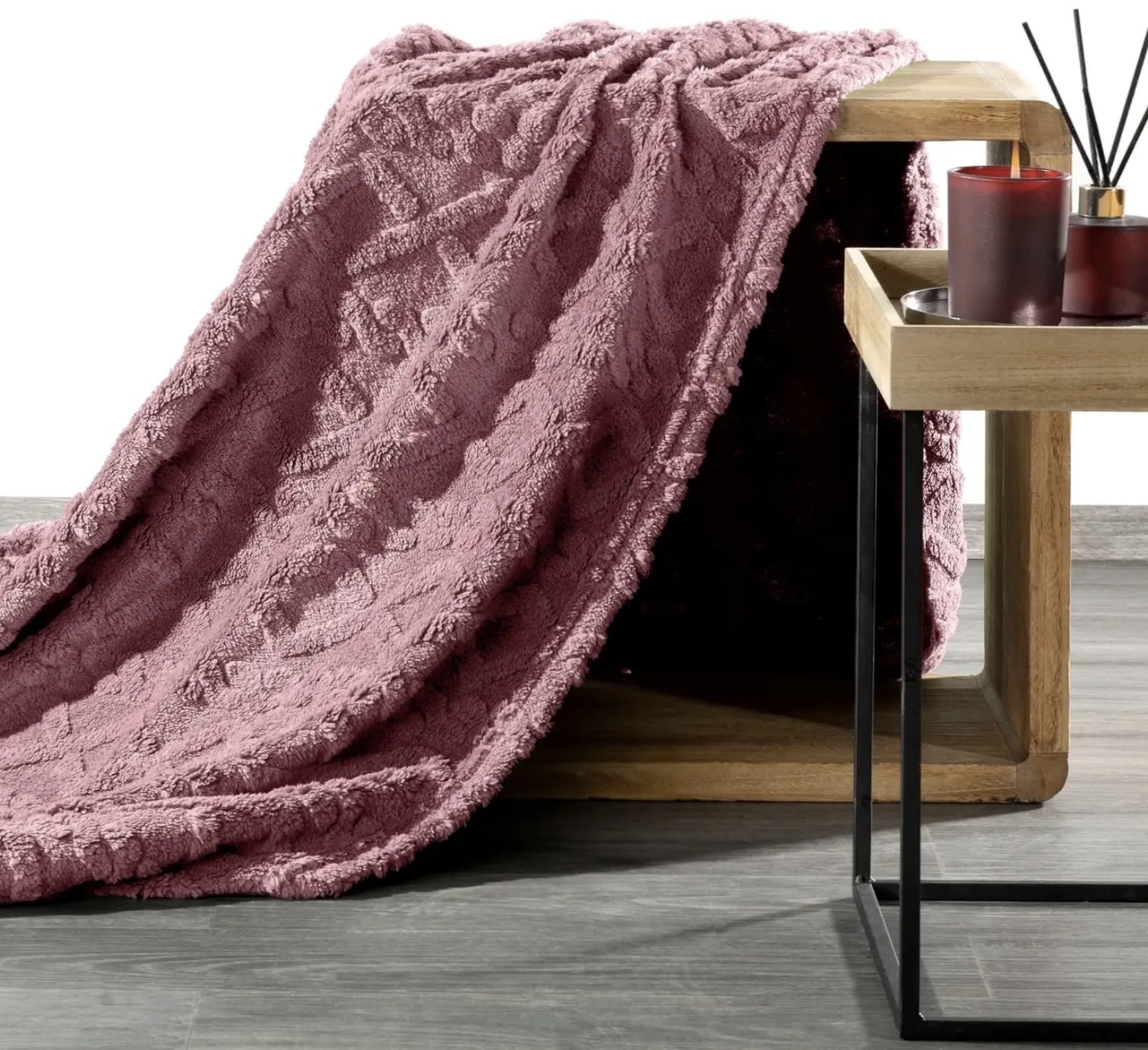 Deka Vrkoč Ružová 200x220 cm – veľká pletená deka s elegantným vrkočovým vzorom