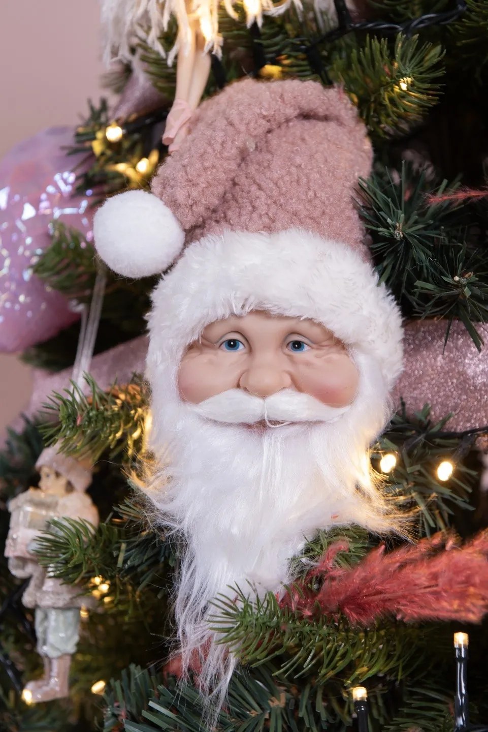 Závesná dekorácia hlava Santa s ružovou čiapkou - 10*9*28 cm