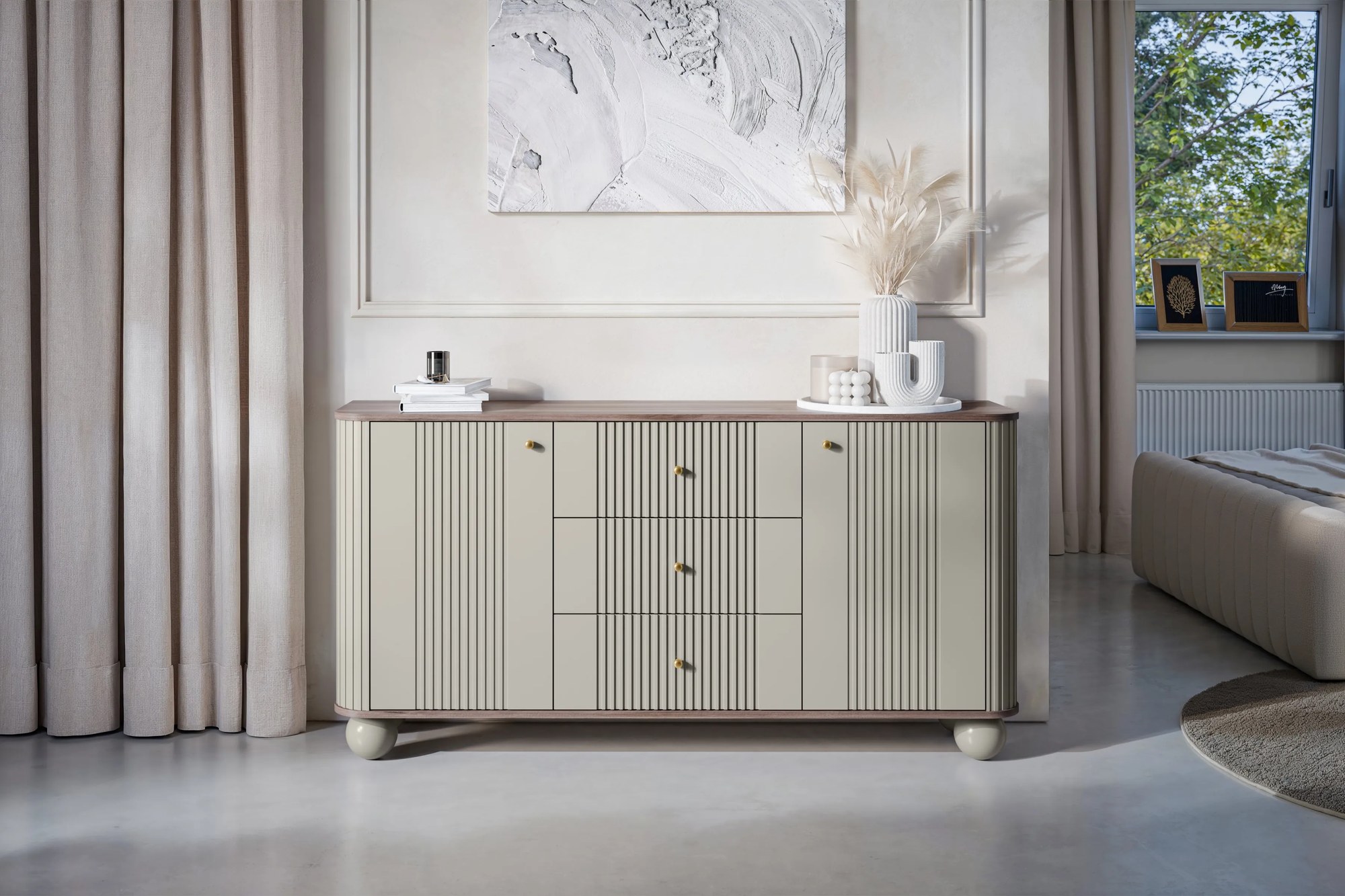 Komoda Vesper 160 cm so zásuvkami na guľatých nohách - kašmír / orech / zlaté úchytky