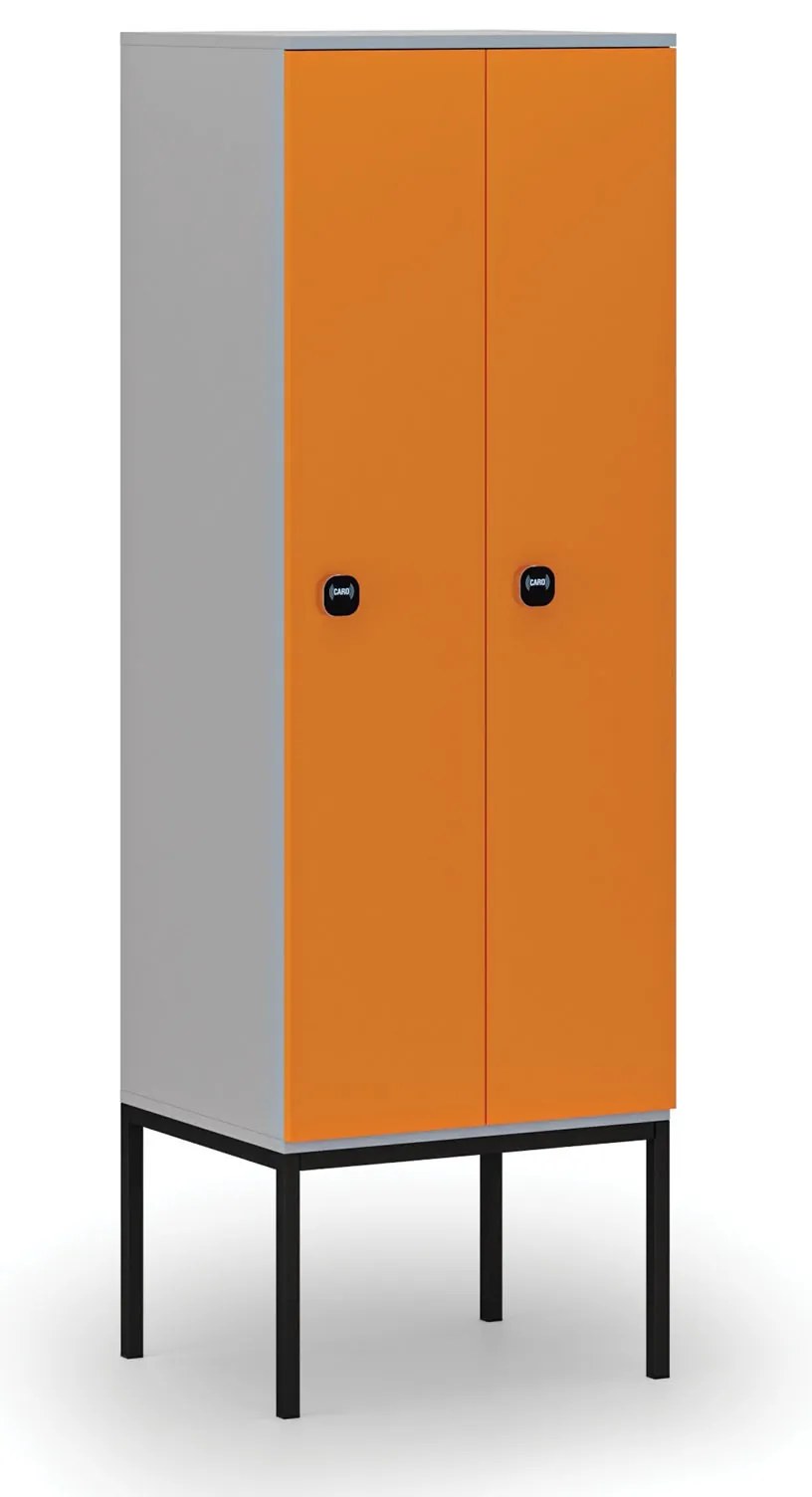 Drevená šatníková skrinka S4 s podnožou, 2 oddiely, 1871 x 600 x 500 mm, demont, RFID zámok, sivá / oranžová