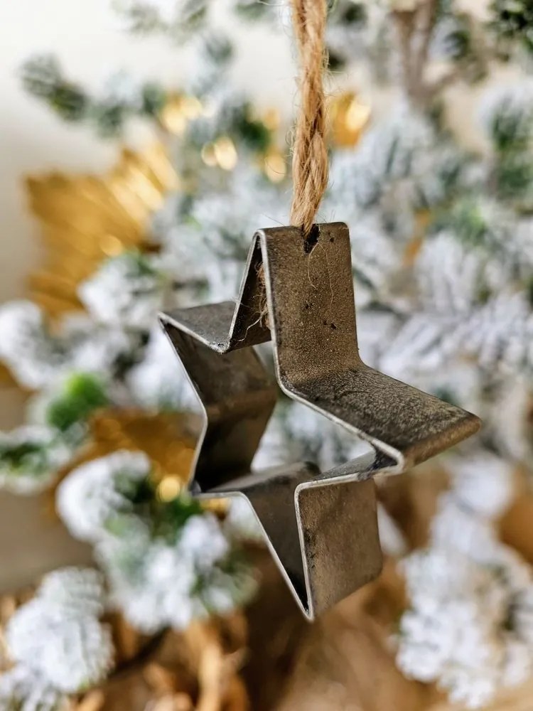 Šedá antik závesná ozdoba hviezda - 8cm Šedá antik závesná ozdoba hviezda - 8cm