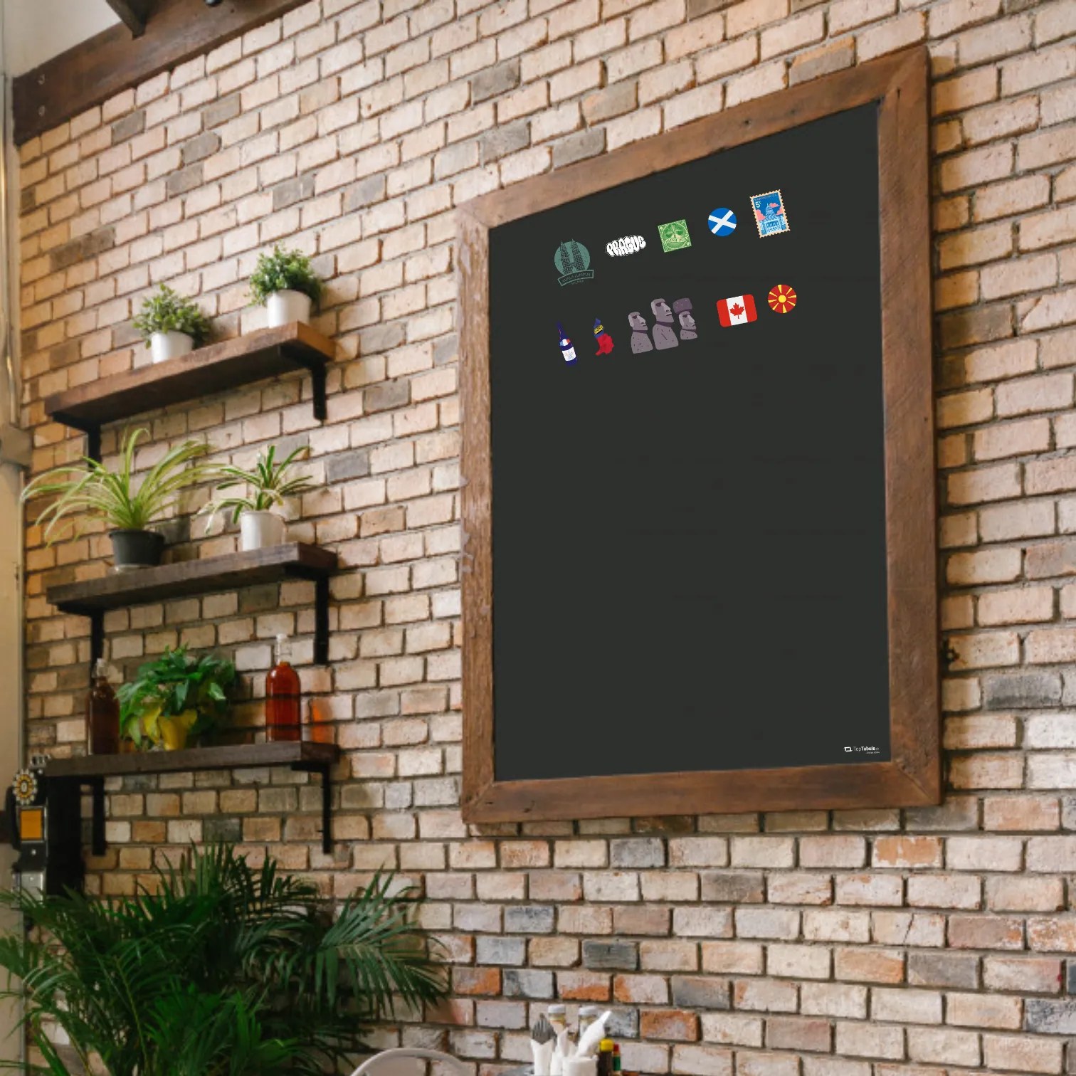 Toptabule.sk Čierna tabuľa na magnetky v rustikálnom ráme 90x60 cm