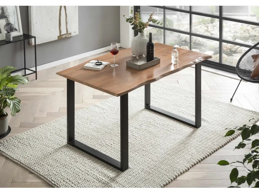 furniture-nabytek.cz - Jedálenský stôl Willy z masívneho akáciového dreva s čiernymi kovovými nohami, lakovaný, prírodný – 120×80 cm