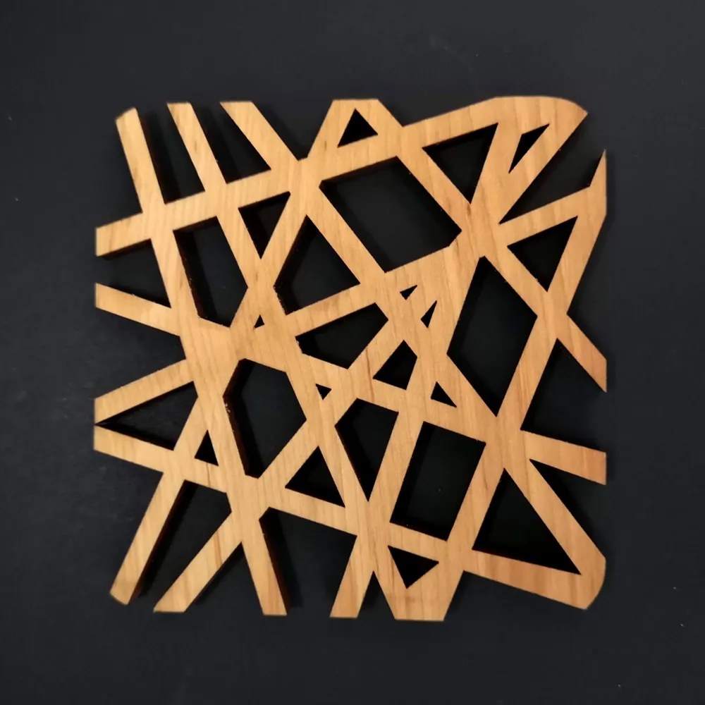 AMADEA Drevený podtáček hranatý v tvare siete, masívne drevo, 9x9 cm 
