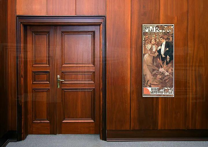 Obraz na plátne FLIRT – Alfons Mucha | rôzne rozmery