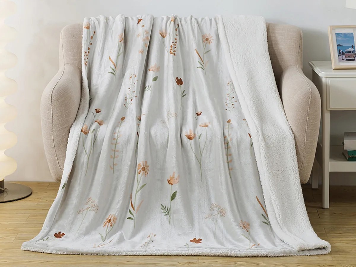 XPOSE® Mikroplyšová deka DIVOKÉ MAKY s baránkom - svetlo sivá 140x200 cm