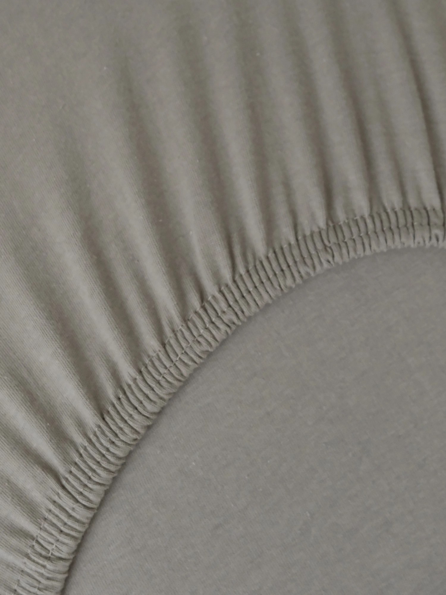 Jersey plachta do postieľky Classic 70 x 140 cm – sivohnedá