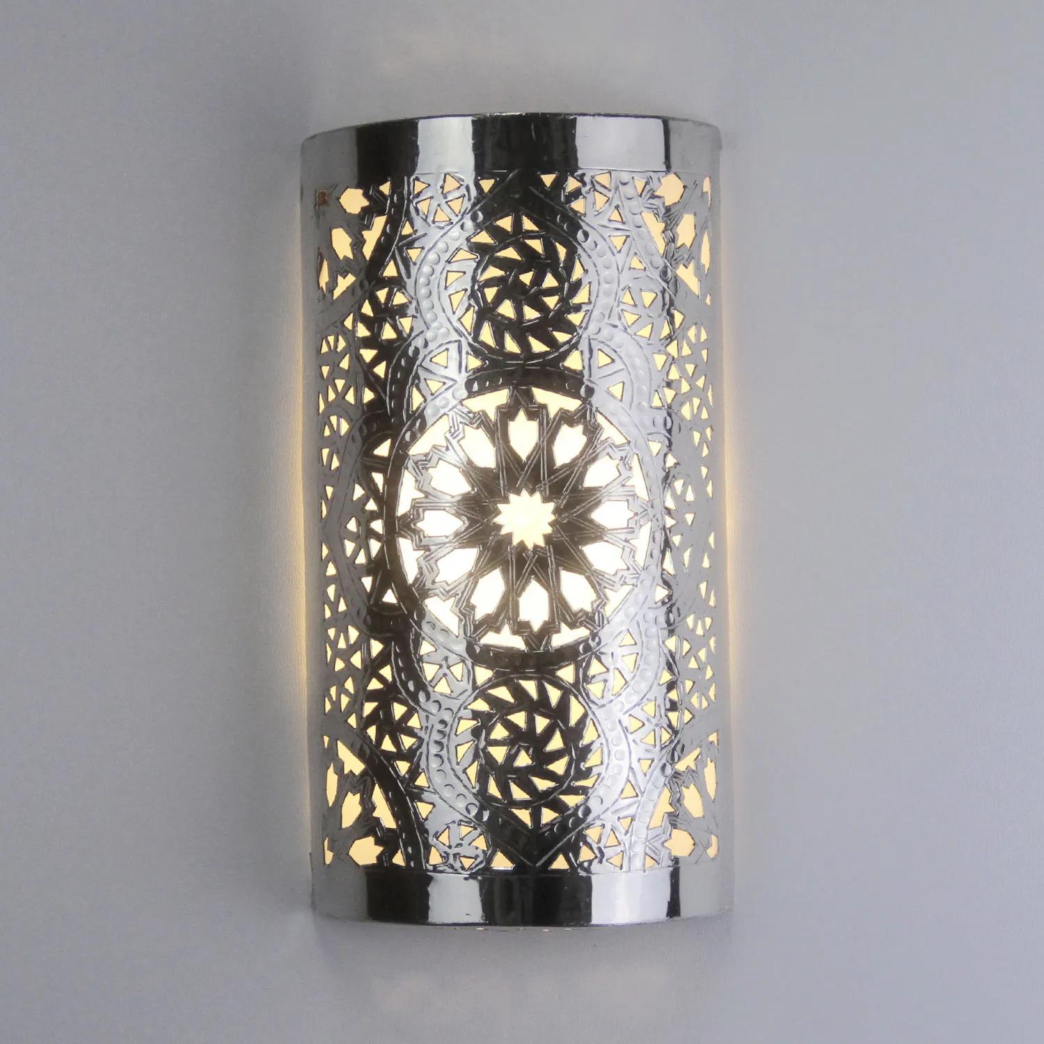 Strieborná nástenná lampa Amira