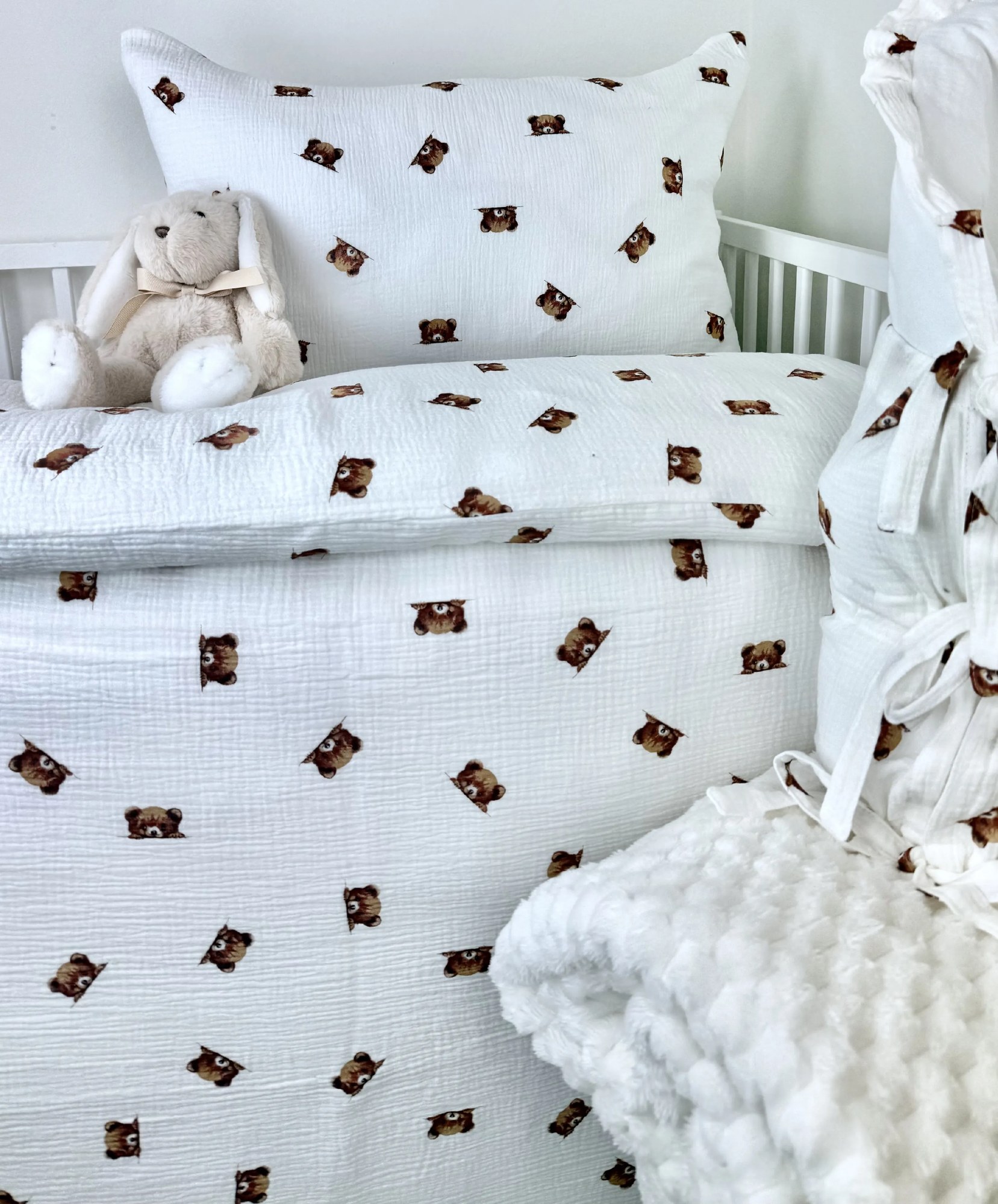 INTERMEDIC SK Mušelínová obliečka Skrytý Macko do postieľky 90x130/45x65 cm – zapínanie na zips