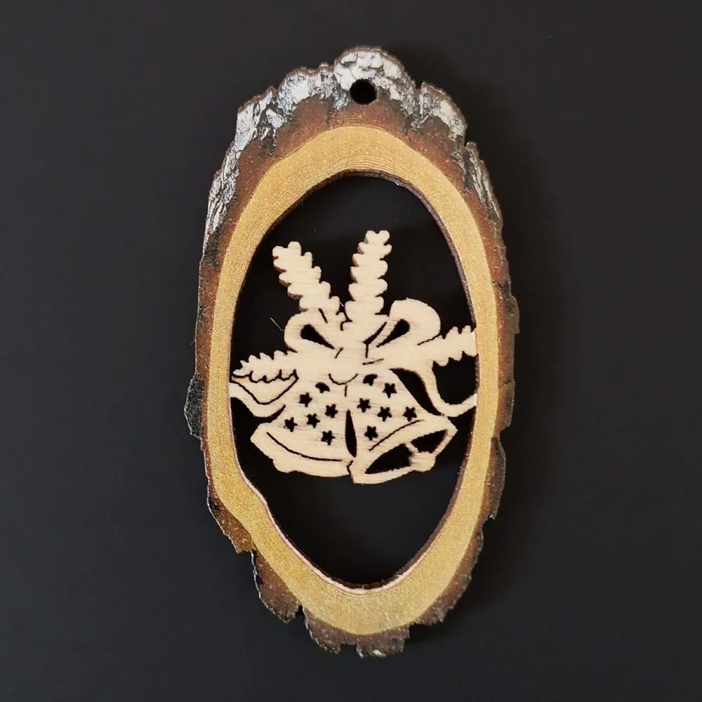 AMADEA Drevená ozdoba s potlačou kôry - ovál so zvončekmi 6 cm