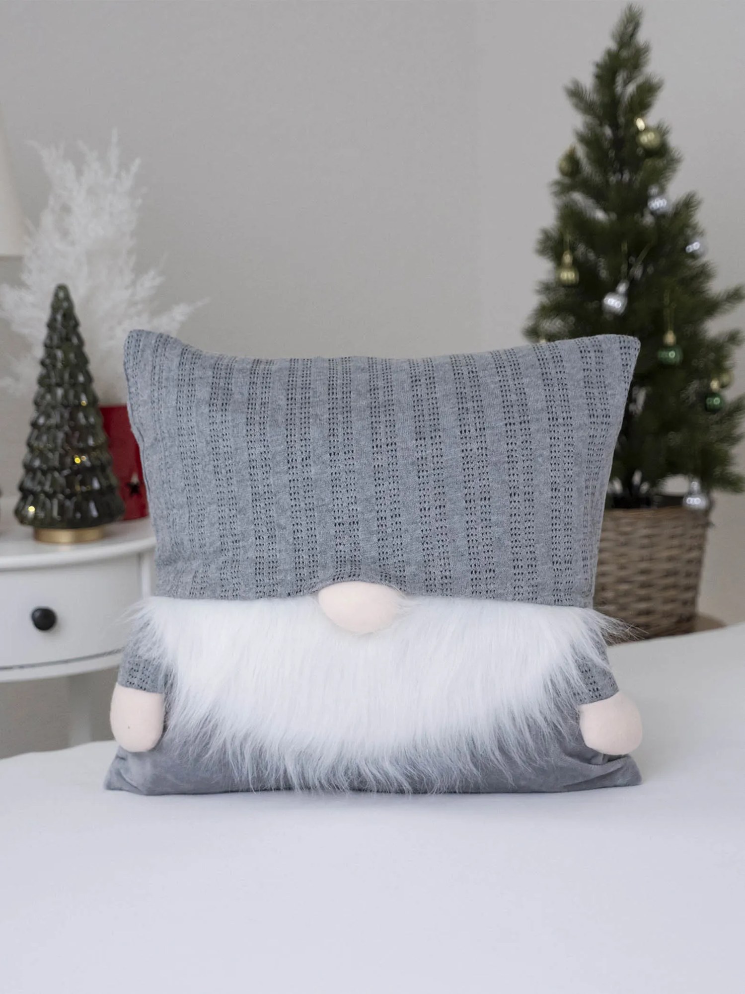 Pletená vianočná obliečka na vankúš 40 × 40 cm - Sivý škriatok