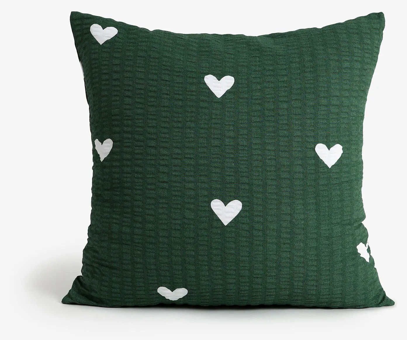 Goldea vianočná krepová obliečka na vankúš - srdiečka na tmavo zelenom 40 x 40 cm