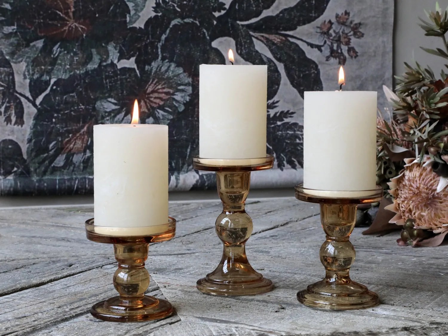 Karamelový sklenený svietnik Pillar - Ø 8,5*11,5 cm Karamelový sklenený svietnik Pillar - Ø 8,5*11,5 cm