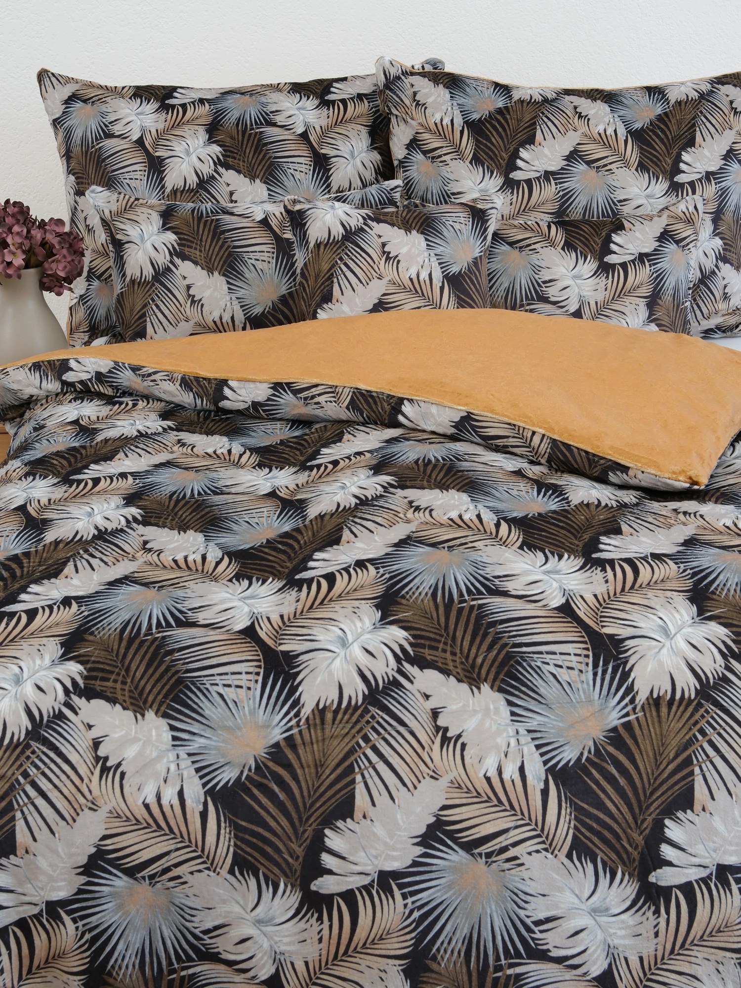 Obliečky mikroplyš Digital – Taisa čierno/zlatá