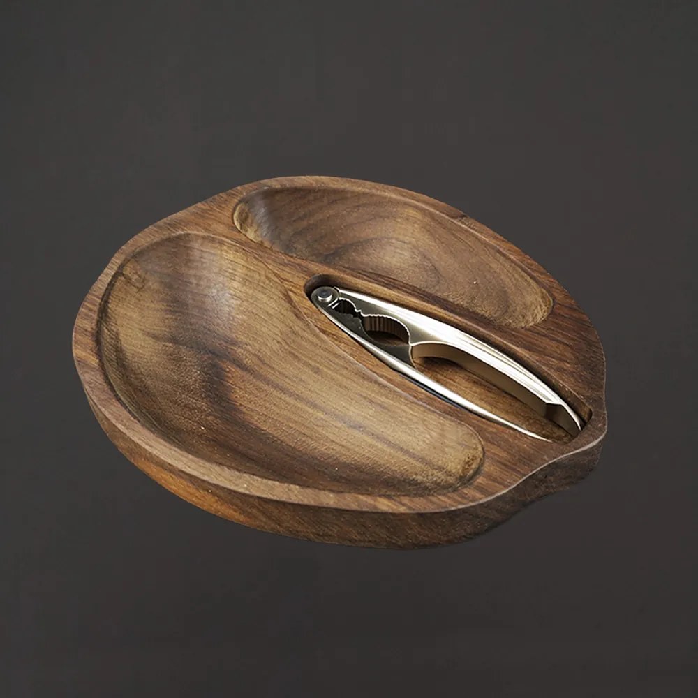 AMADEA Drevená miska v tvare orecha so luskáčikom, masívne drevo americký orech, 23x28x4,5 cm