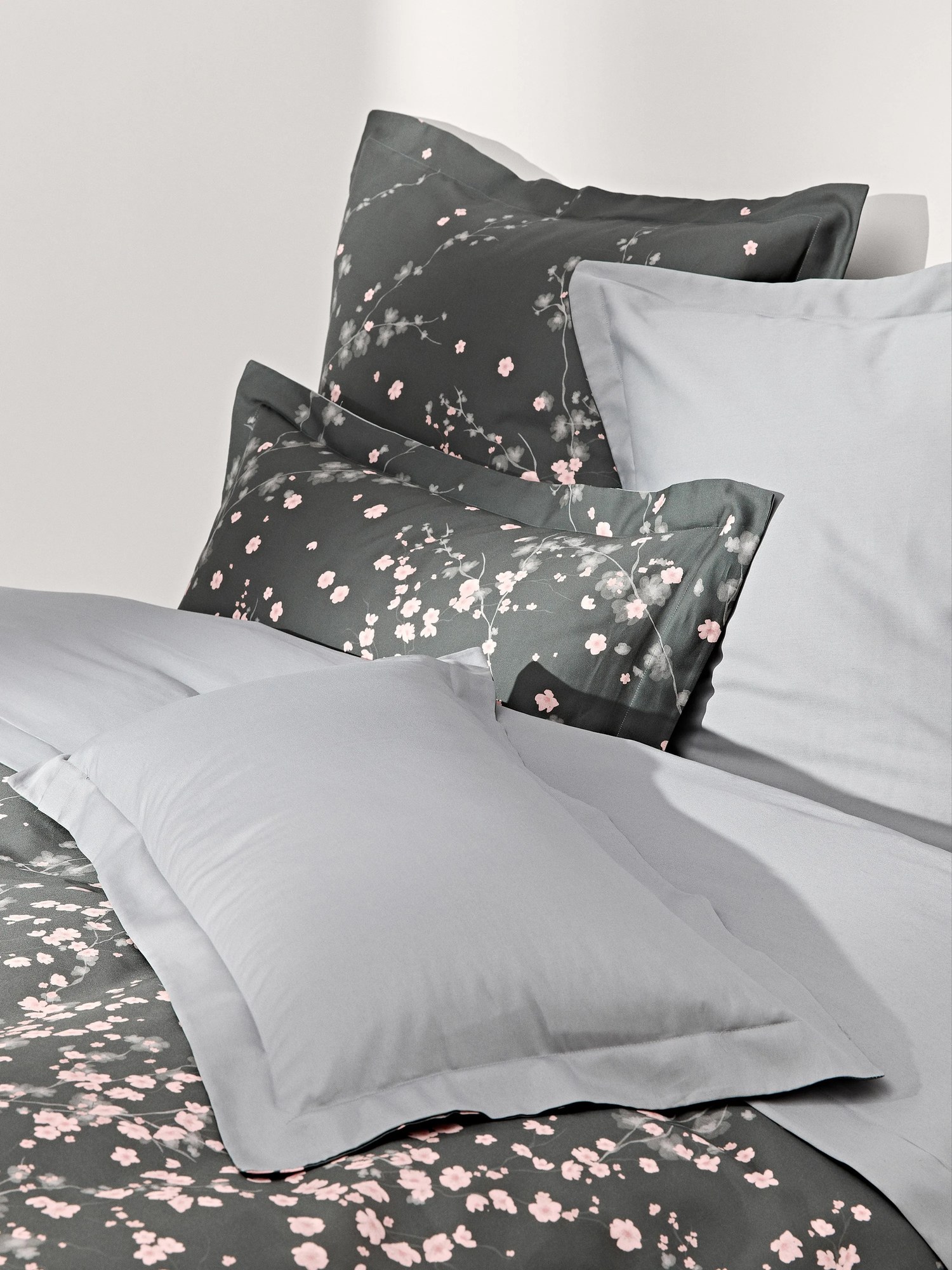 Obliečka na paplón z bavlneného saténu's kvetinovou potlačou Sakura