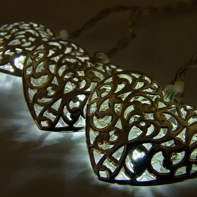 DECOLED Svetelná reťaz LED na batérie, kovové srdce vo vintage štýle, ľadovo biela, 10 LED diód, 2,5 m