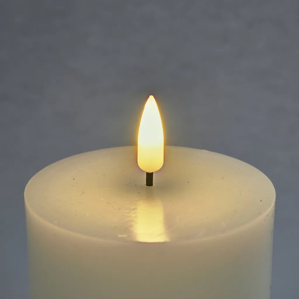 DECOLED LED sviečka, vosková, 7,5 x 10 cm, biela