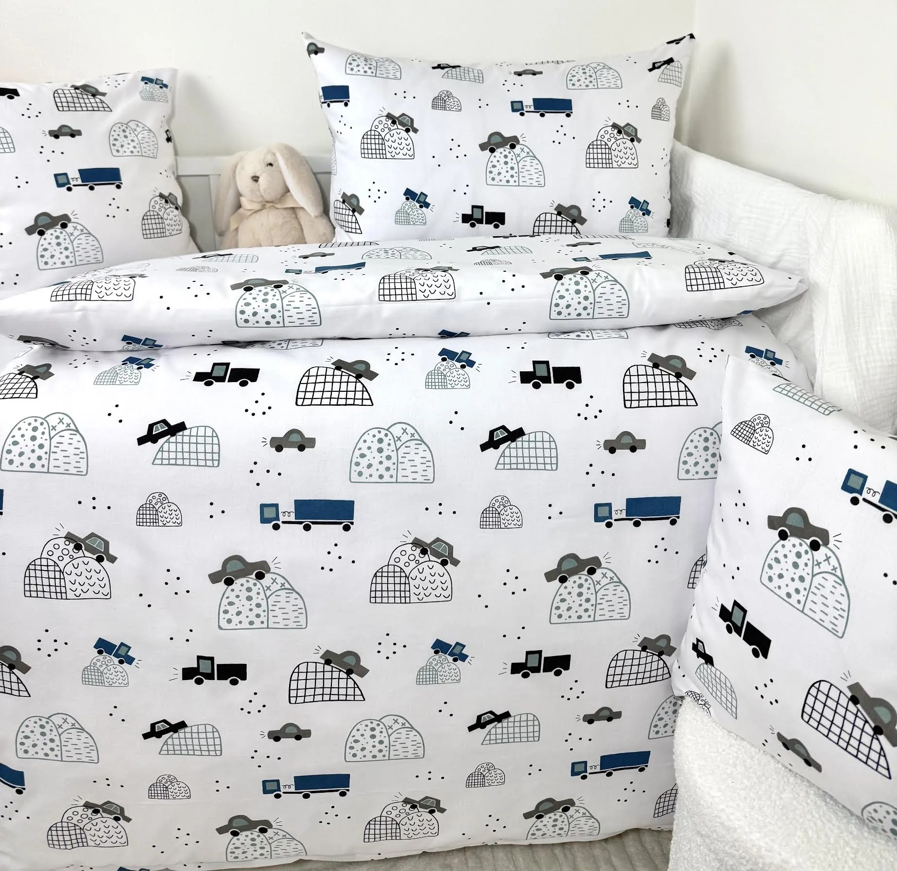 INTERMEDIC SK Detské obliečky do postieľky Modré Autá 100x135/40x60 cm – 100 % bavlna, zips