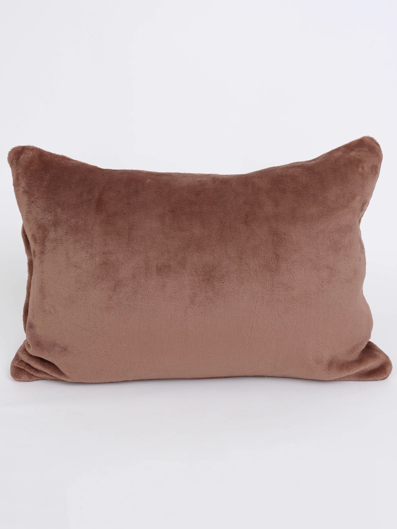 Obliečka na vankúš mikroplyš 40 × 60 cm – Laura mocha mousse
