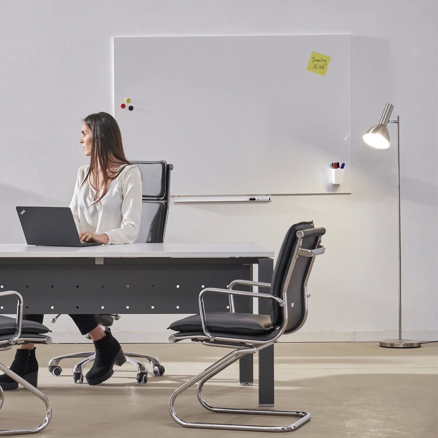 Toptabule.sk Bezrámová magnetická tabuľa BIELA 90x60 cm