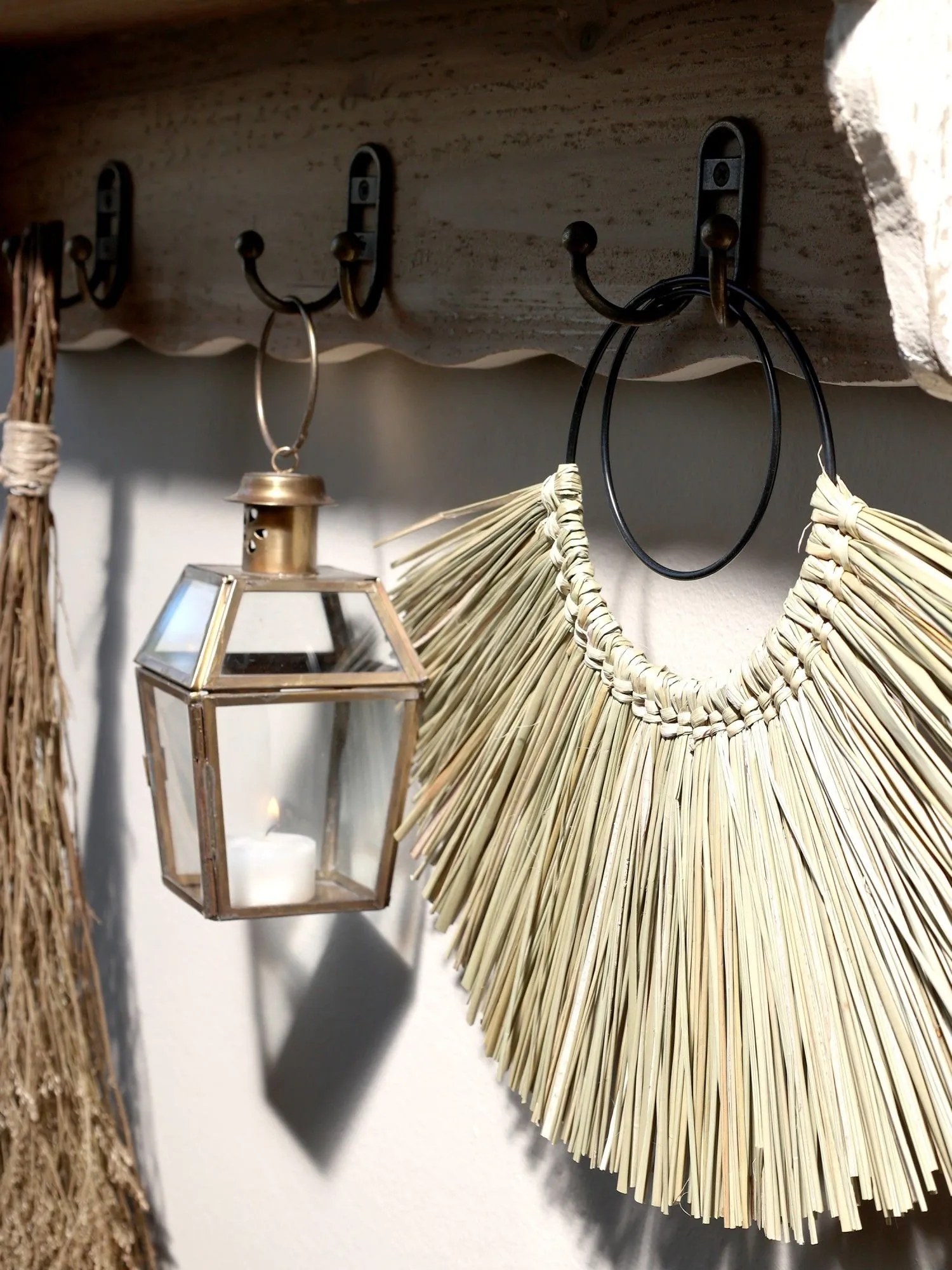 Nástenná dekorácia z morskej trávy so závesným krúžkom - 42*26 cm