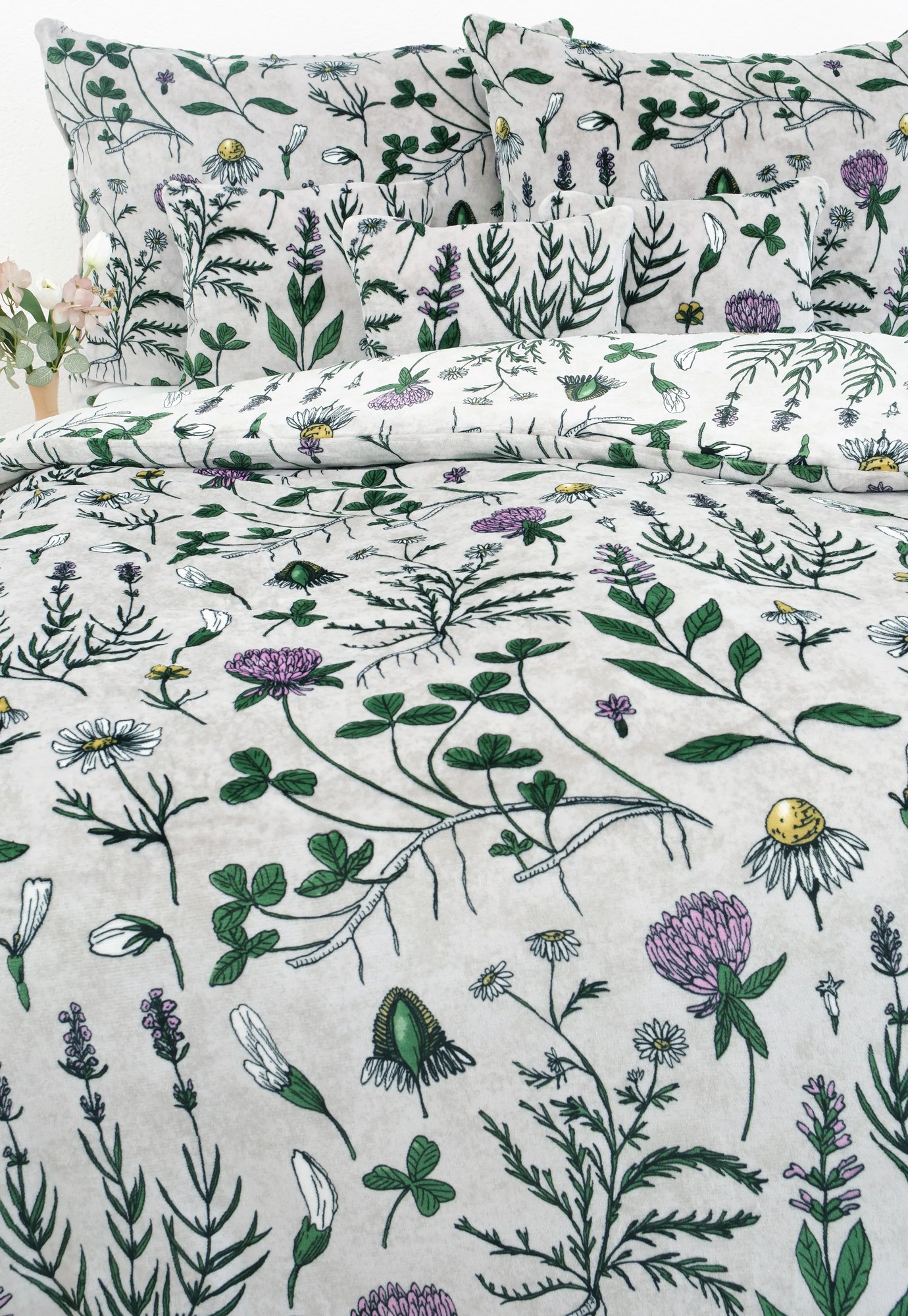 Obliečky mikroplyš Exclusive – Herbár svetlo sivý