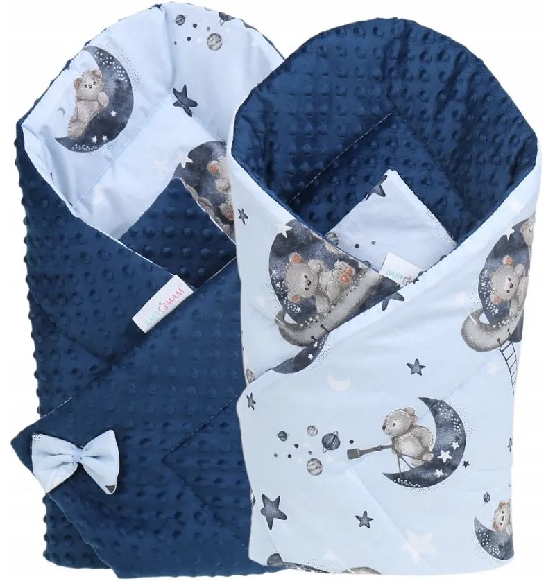 Obojstranná zavinovačka pre bábätká 80x80 cm BABYMAM PREMIUM - Medvedíci vo vesmíre s tmavo modrou minkou