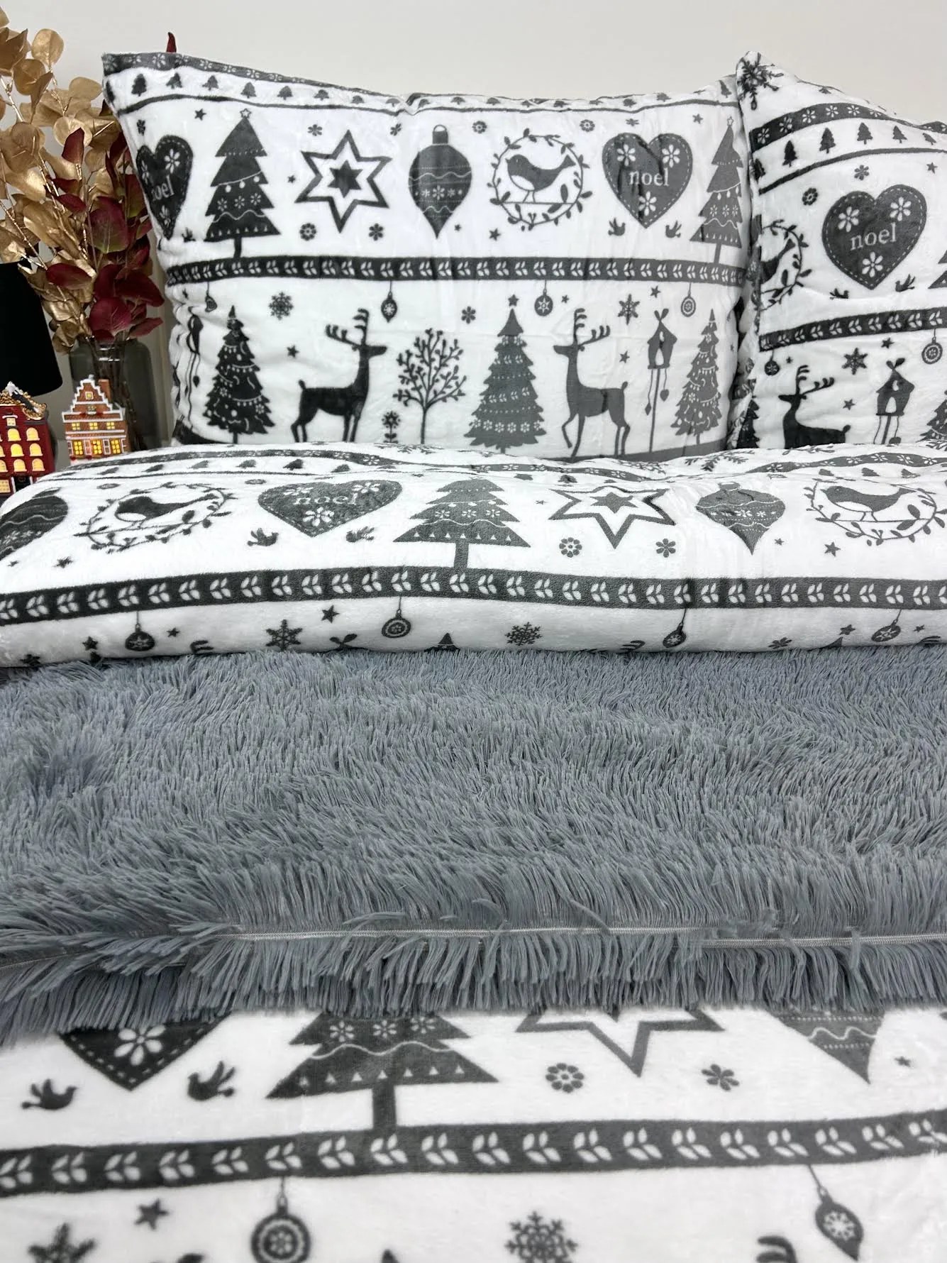 INTERMEDIC SK Posteľná obliečka Mikroplyš Merry Christmas sivá 140x200/70x90 cm – zapínanie na zips