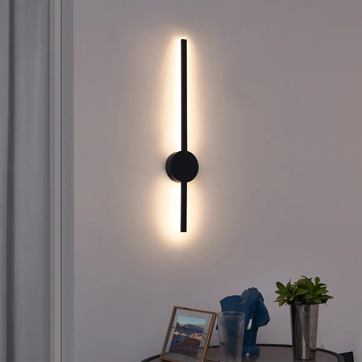 Moderné nástenné svietidlo čierne 60 cm vrátane LED - Clockwise