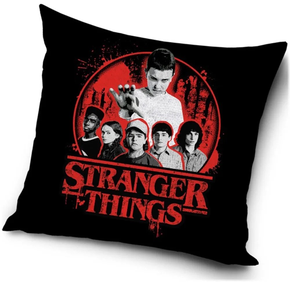 Dekoračný vankúš Stranger Things – motív Eleven &amp; Friends - 40x40 cm