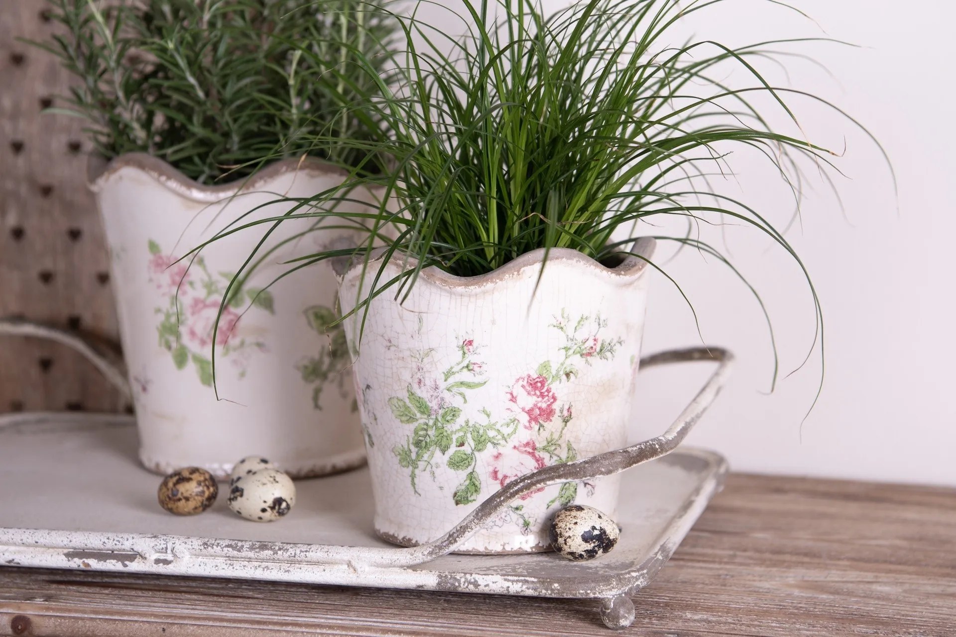 Keramický obal na kvetináč s ružami a vlnitým okrajom Rossia M - Ø16*14 cm