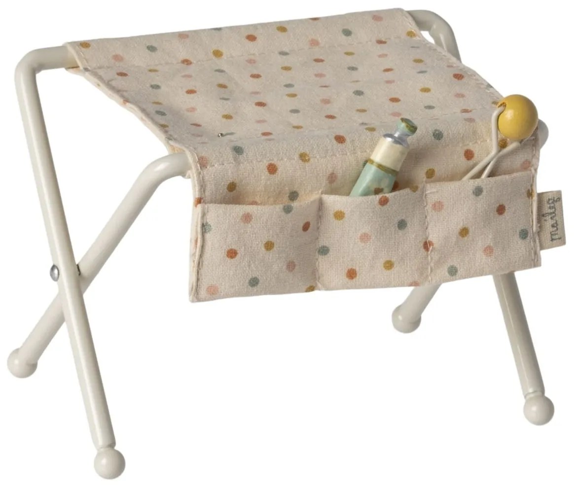 Maileg Prebaľovací pult pre zvieratká Maileg Baby Mouse Off White
