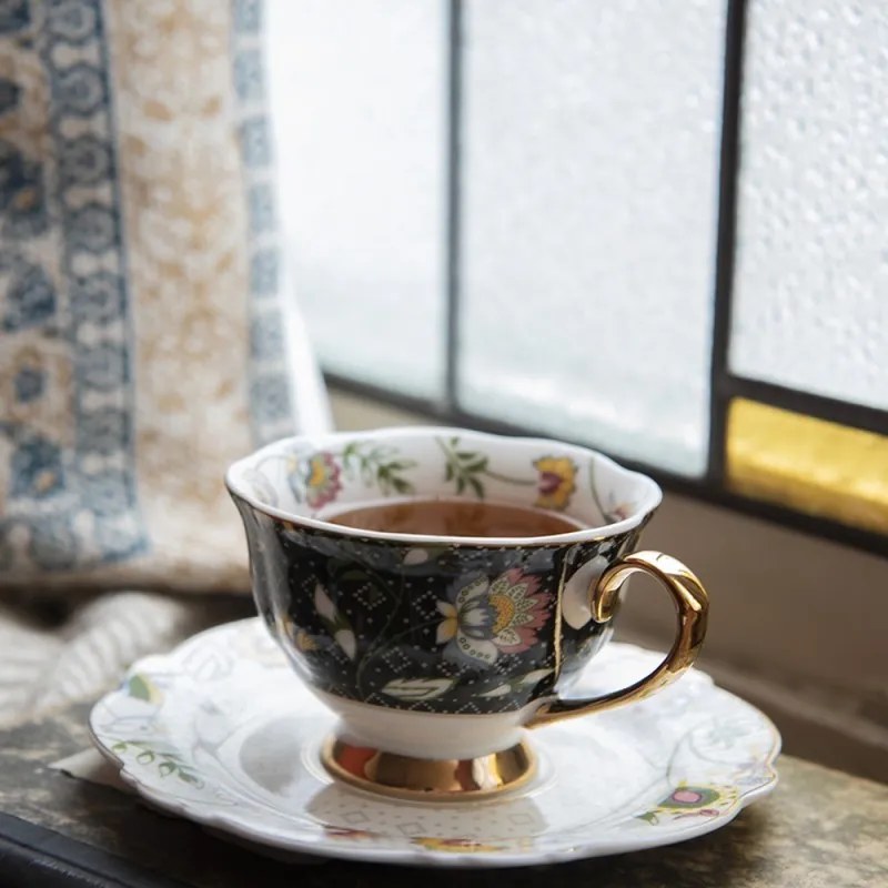 Porcelánová šálka s tanierikom Black Garden - 12*9*6 / Ø 15*2 cm / 200 ml