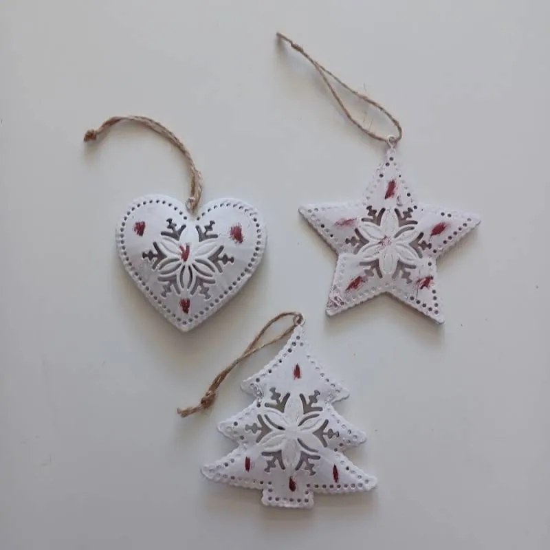 DECOLED Kovová vianočná závesná ozdoba s patinou stromček, vzorovaná