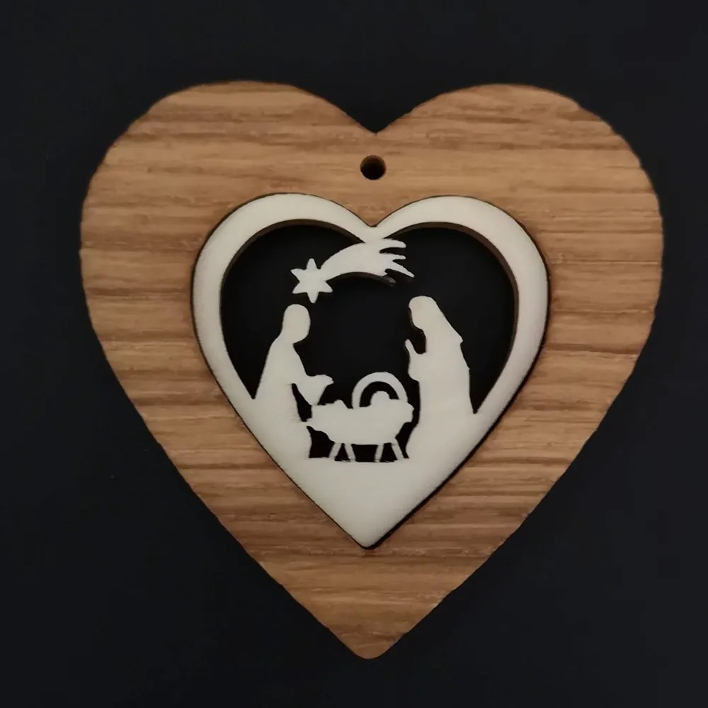 AMADEA Drevená ozdoba z masívu s vkladom - srdce s betlehemom 7 cm