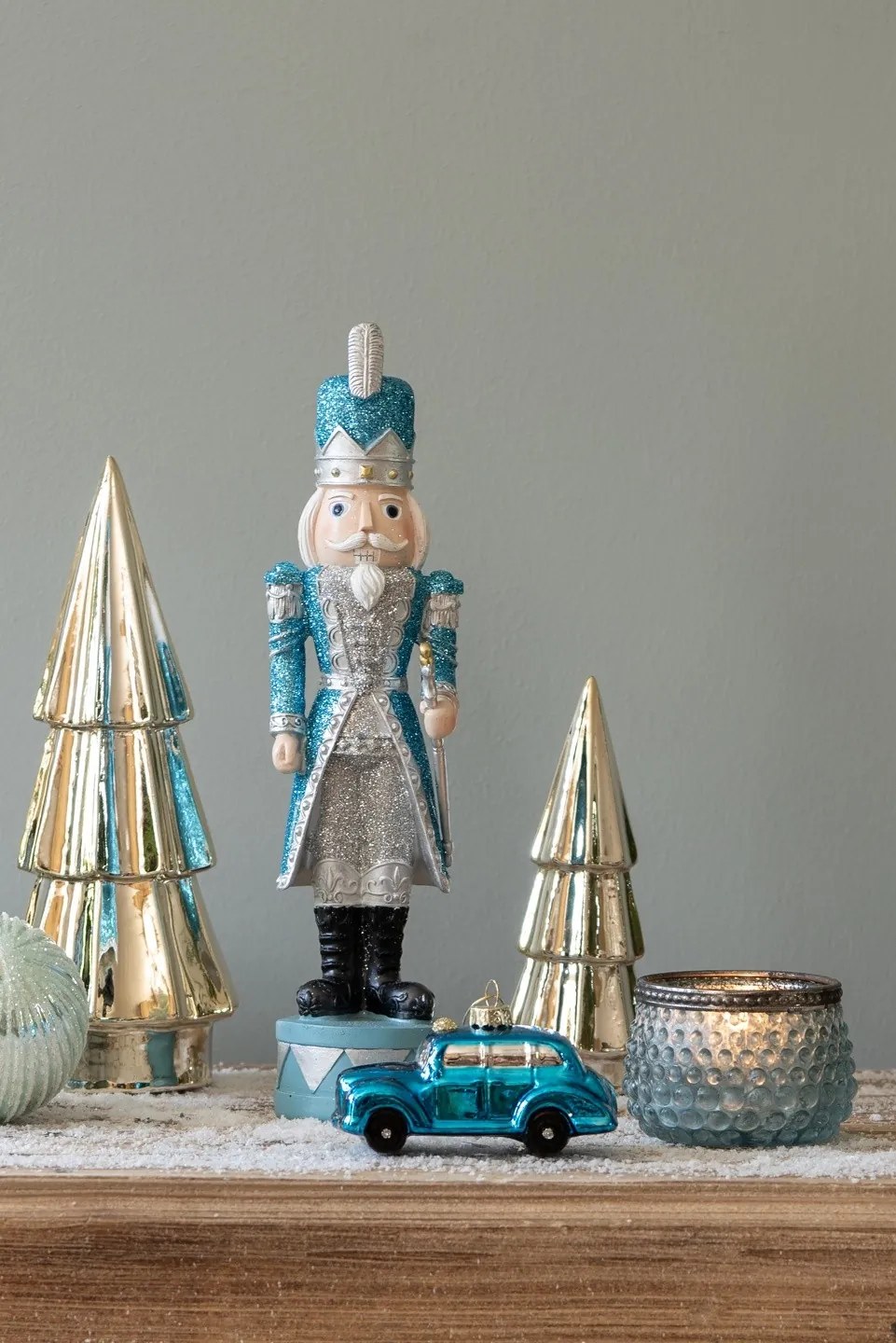 Dekorácia luskáčik v modrom trblietavom obleku - 8*8*30 cm