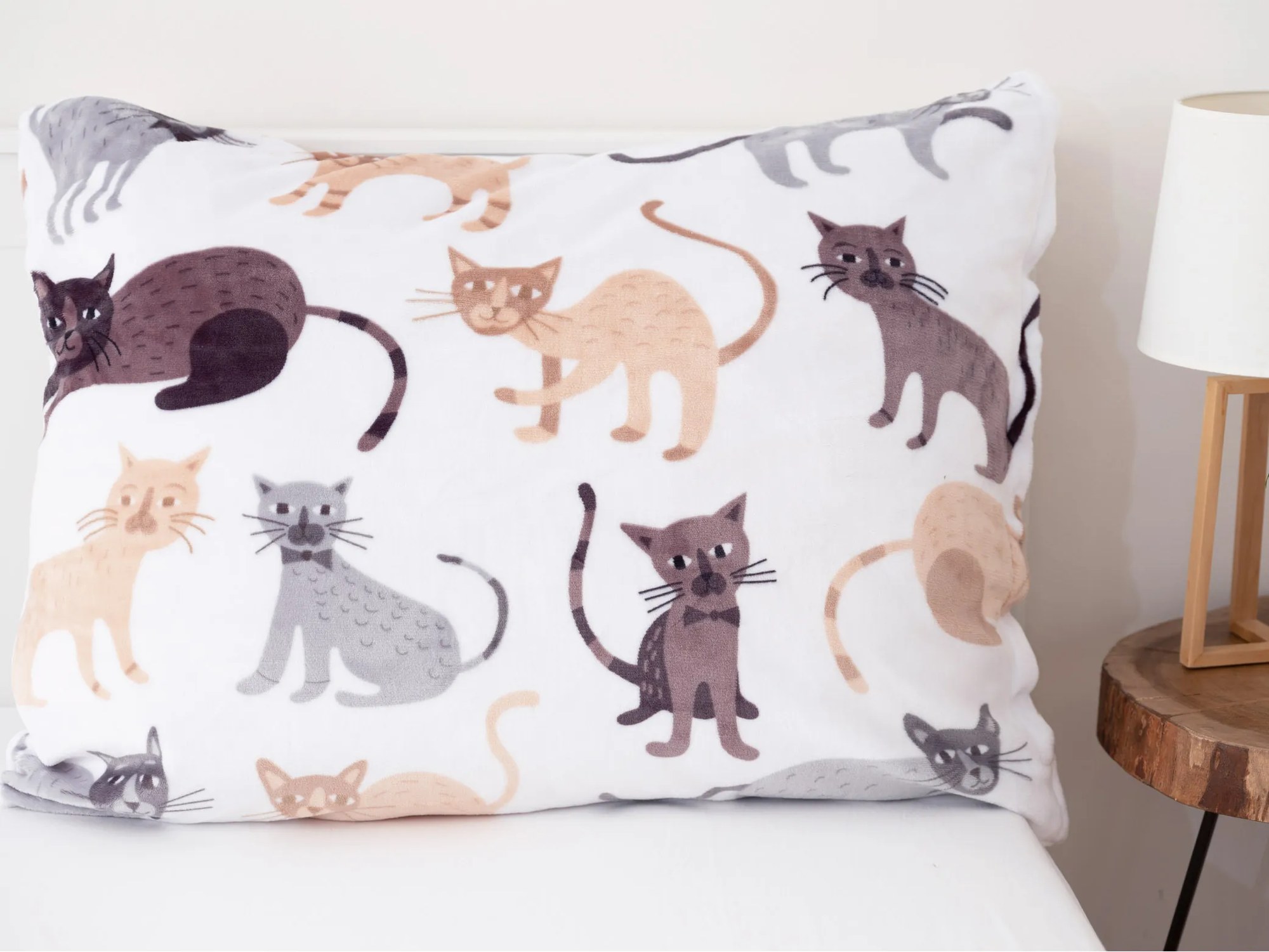 Obliečka na vankúš mikroplyš 70 × 90 cm – Mačičky