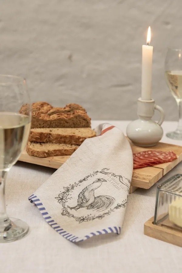 Béžový bavlnený behúň s kohútom Devine French Roster - 50*160cm