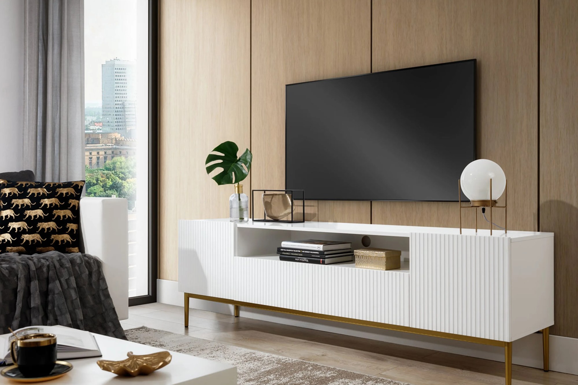 TV stolík Nicole 200 cm s výklenkom a zásuvkami – biely mat / zlaté nožičky