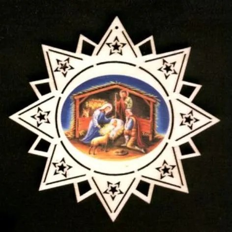 AMADEA Drevená ozdoba farebná hviezda s betlehemom 11 cm