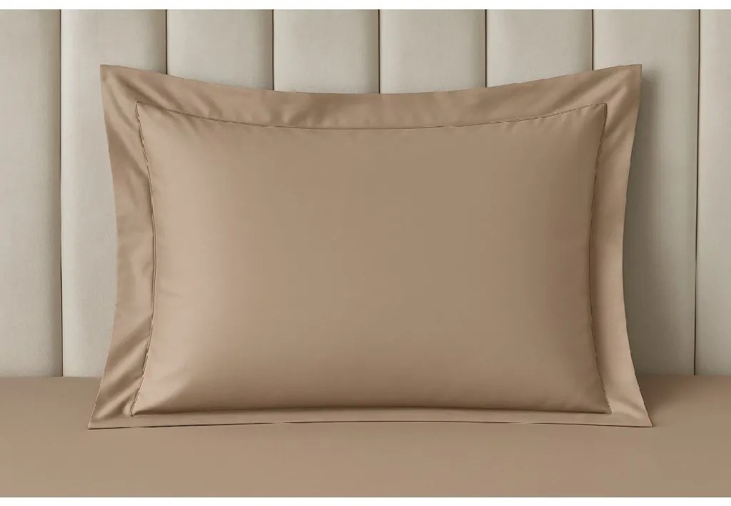 INTERMEDIC SK Saténová obliečka na vankúš by Queen Plačková – béžová 50×70 cm, hotelový uzáver