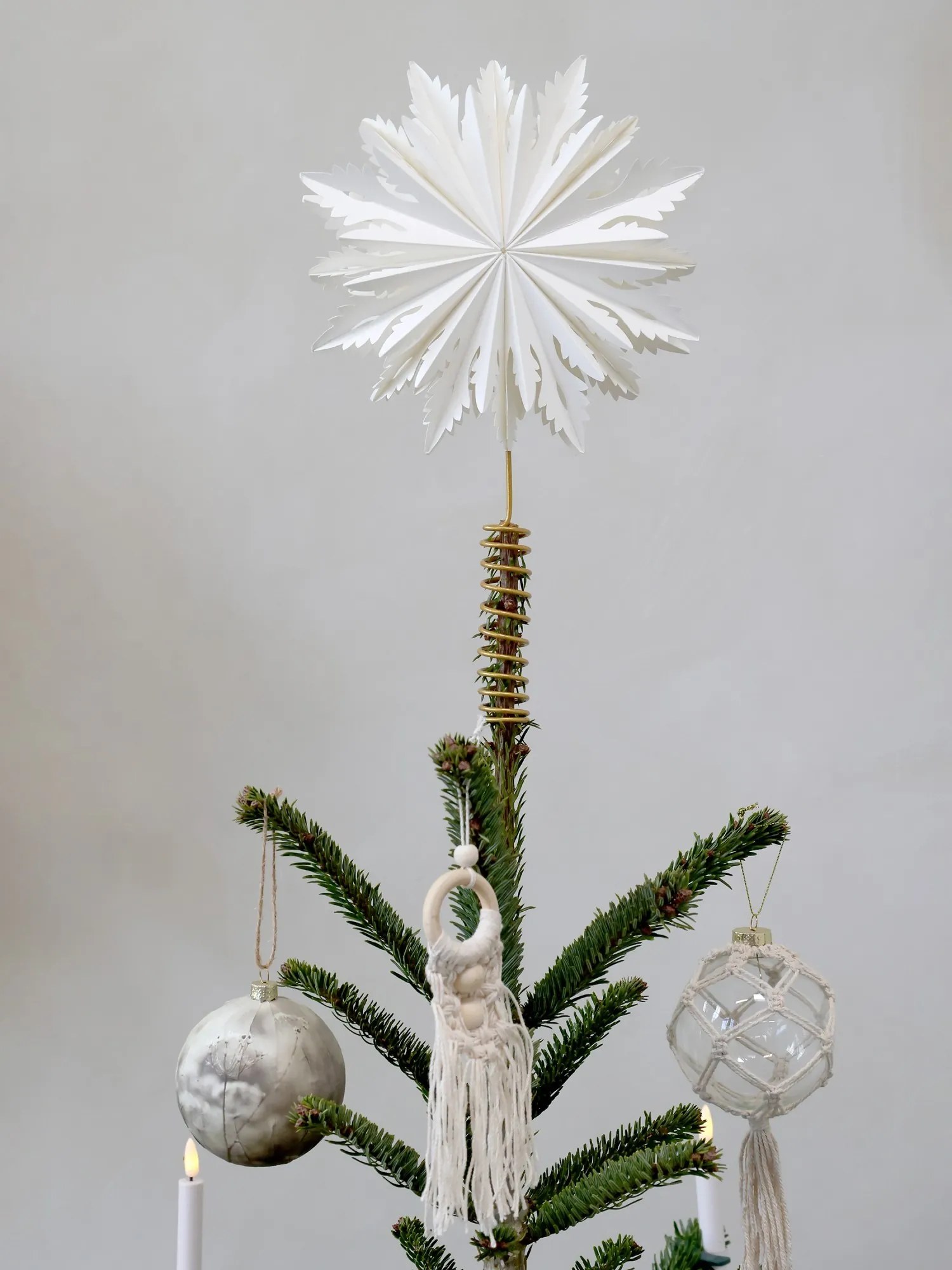 Krémová papierová hviezda na špičku stromčeka v darčekovej krabičke - 20*7cm