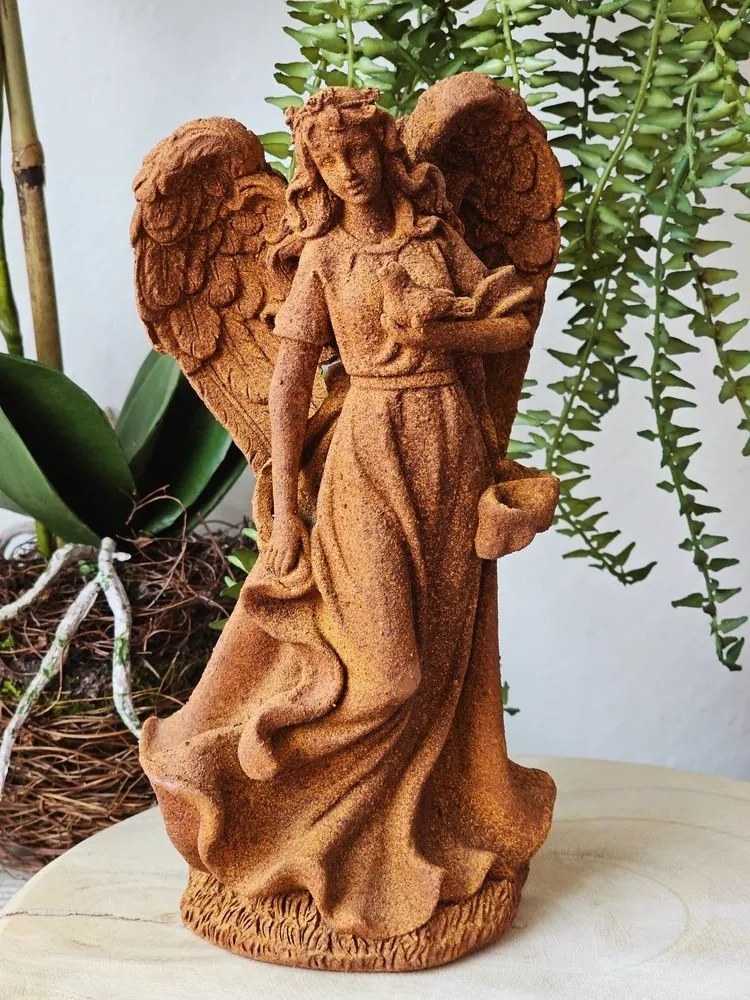 Dekoratívna hrdzavá figúrka anjel s holubicou - 12*10*23 cm